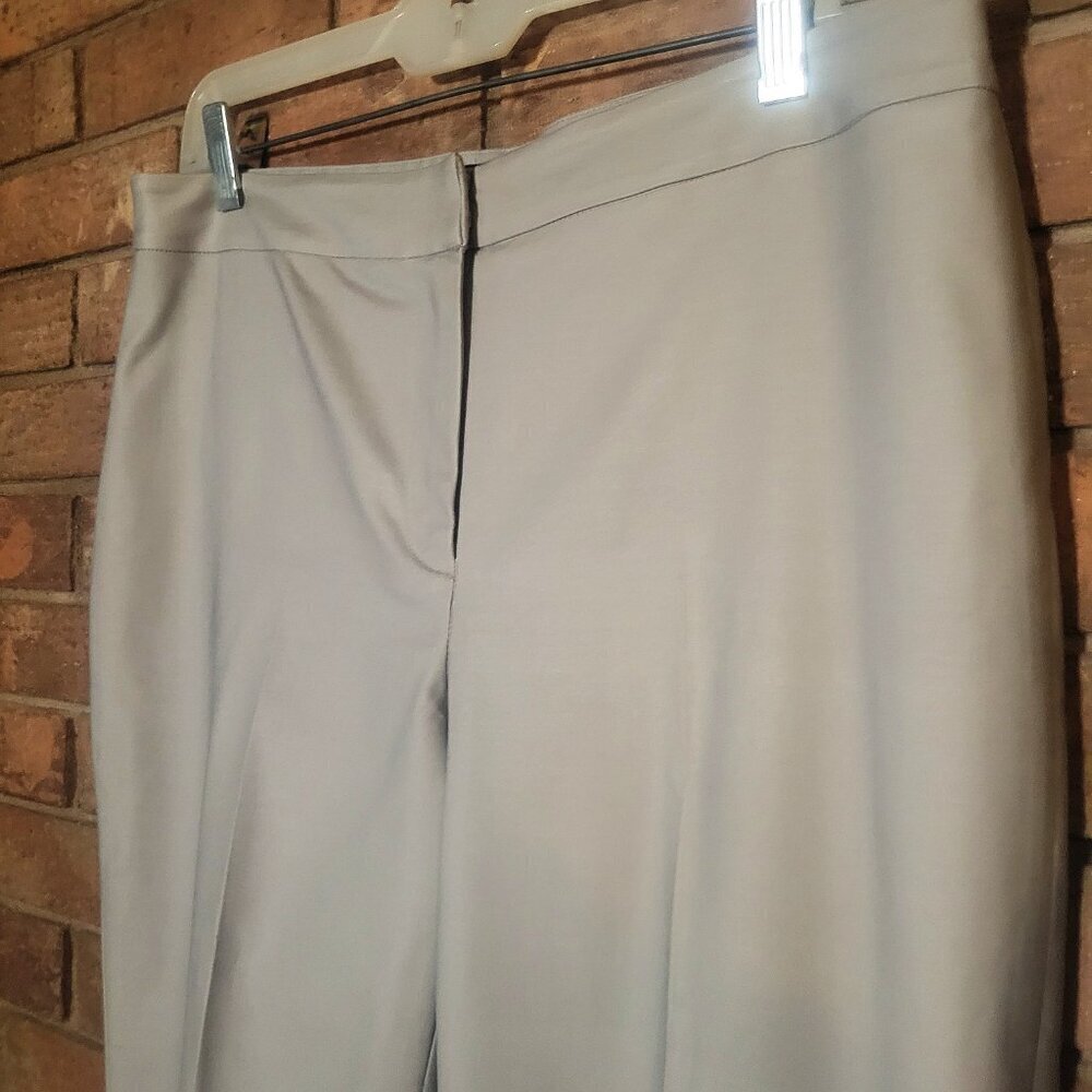 Nic + Zoe Light Gray Flat Front Women's Mid-Rise Straight Leg Pants- Size 10 - Picture 11 of 11